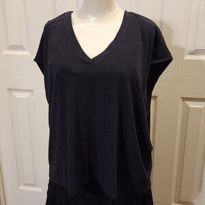 Athleta split-back swing t-shirt - Black V-Neck